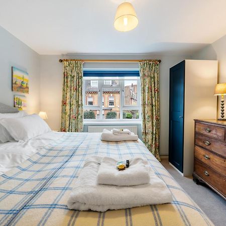 Bright & Cosy Gem ~ Battersea Park View ~ King Bed Apartment Лондон Екстериор снимка