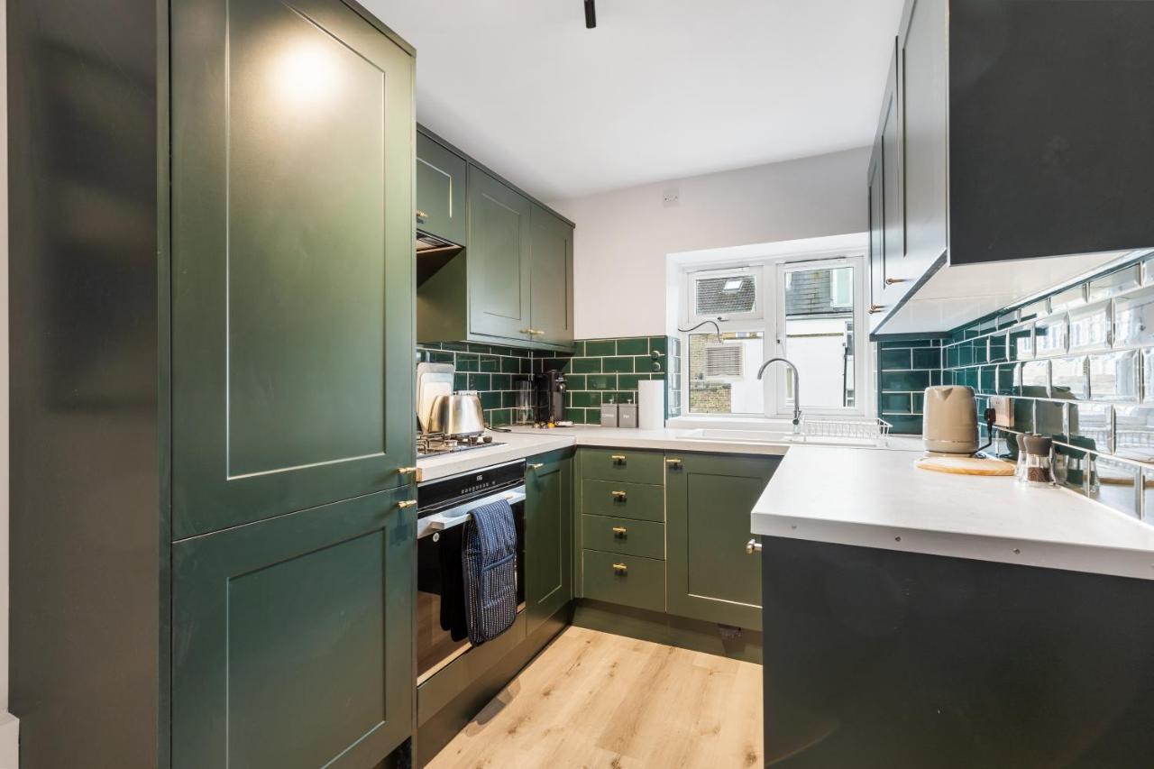 Bright & Cosy Gem ~ Battersea Park View ~ King Bed Apartment Лондон Екстериор снимка
