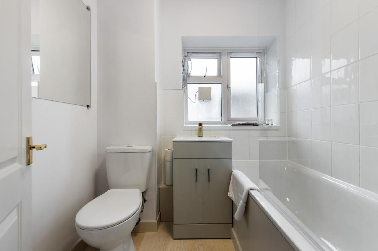 Bright & Cosy Gem ~ Battersea Park View ~ King Bed Apartment Лондон Екстериор снимка