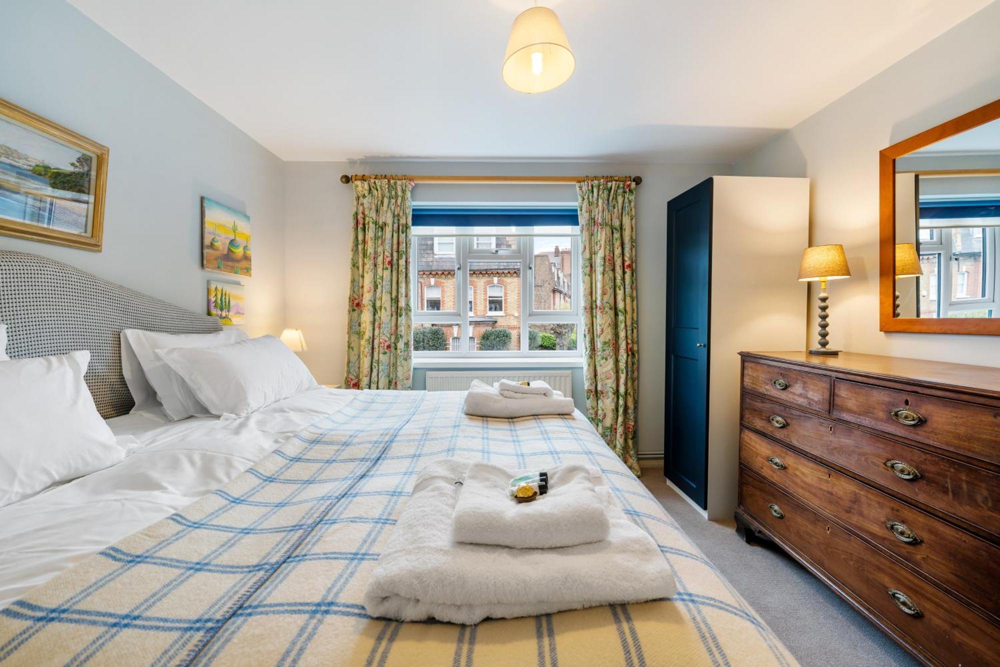Bright & Cosy Gem ~ Battersea Park View ~ King Bed Apartment Лондон Екстериор снимка