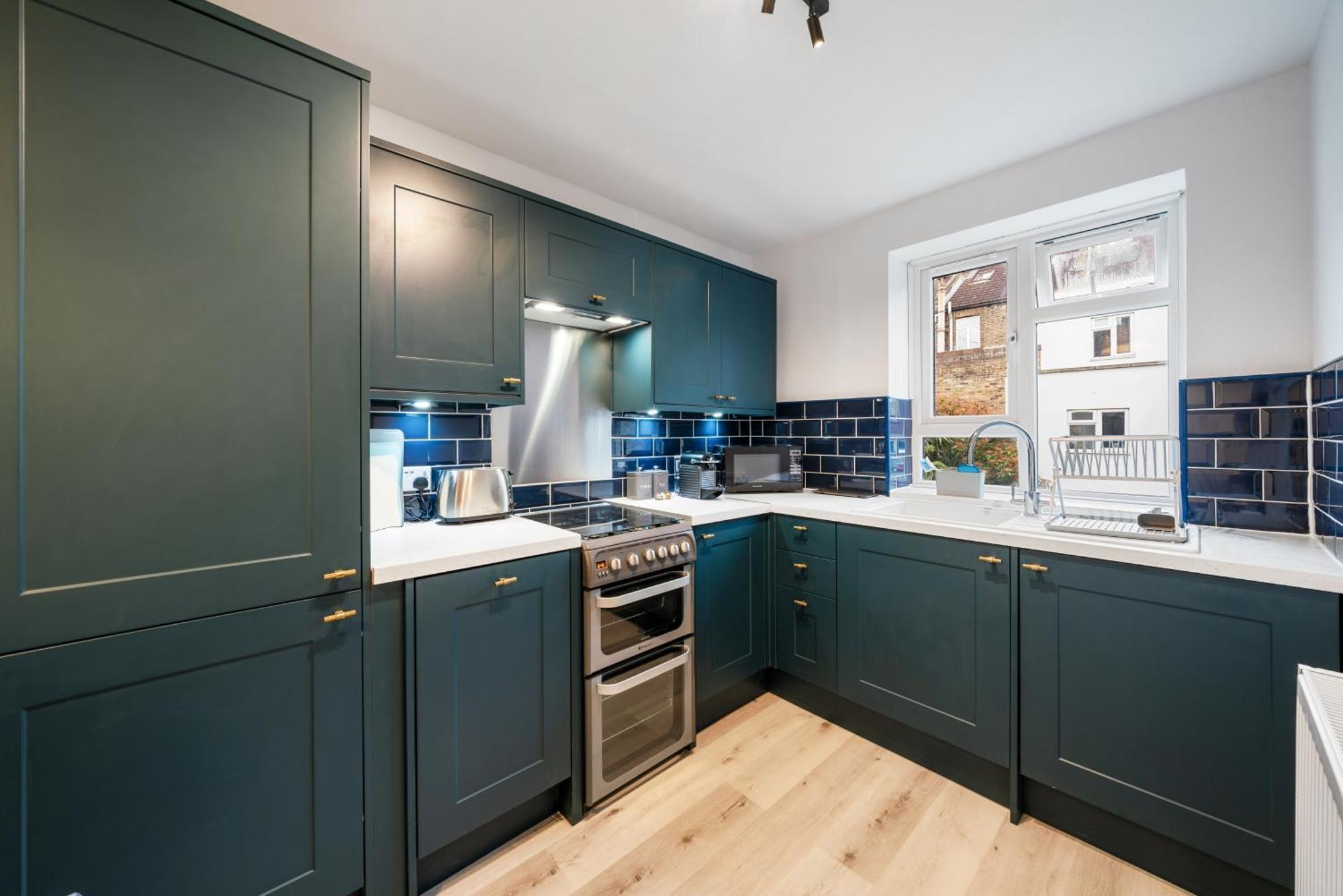 Bright & Cosy Gem ~ Battersea Park View ~ King Bed Apartment Лондон Екстериор снимка