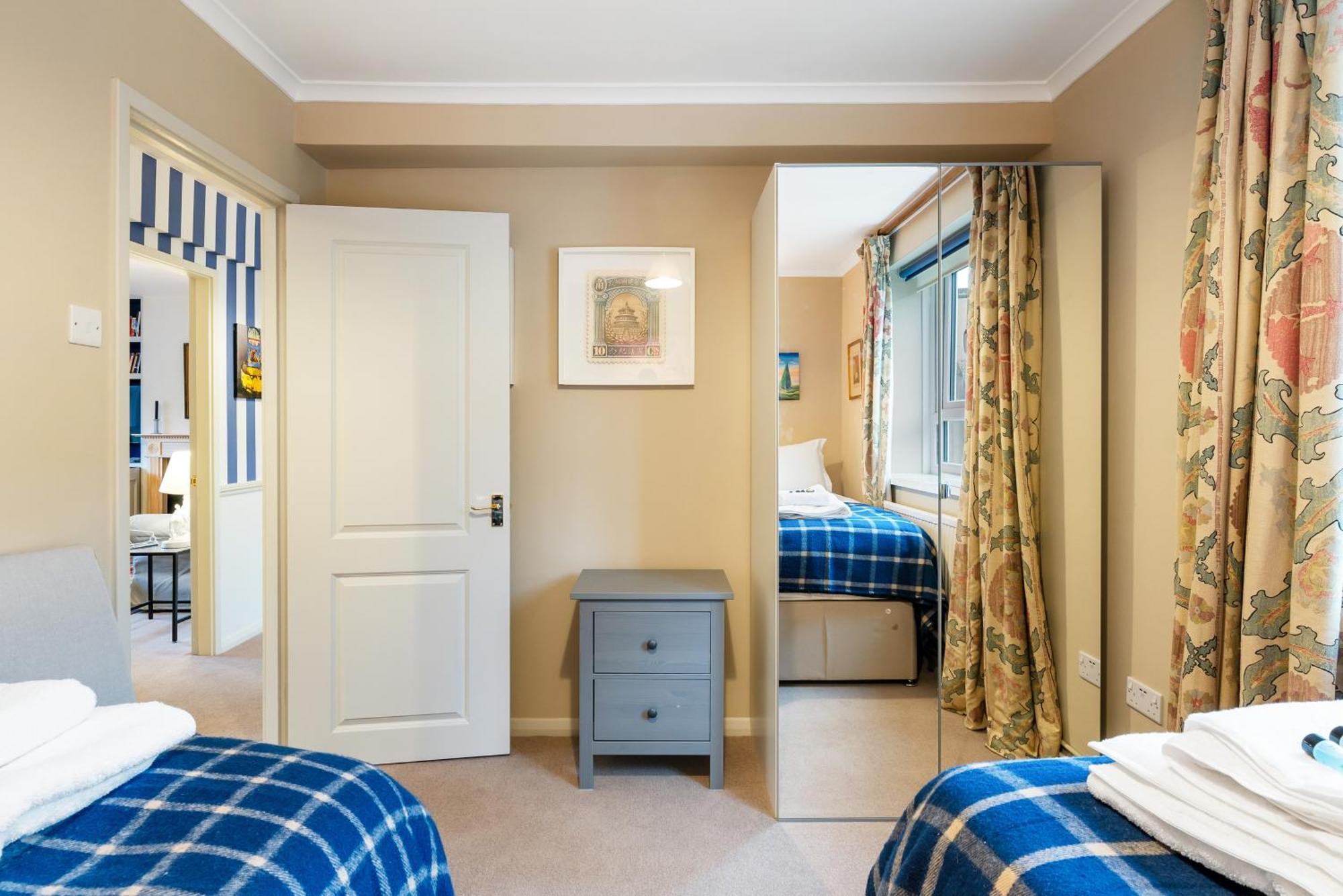 Bright & Cosy Gem ~ Battersea Park View ~ King Bed Apartment Лондон Екстериор снимка