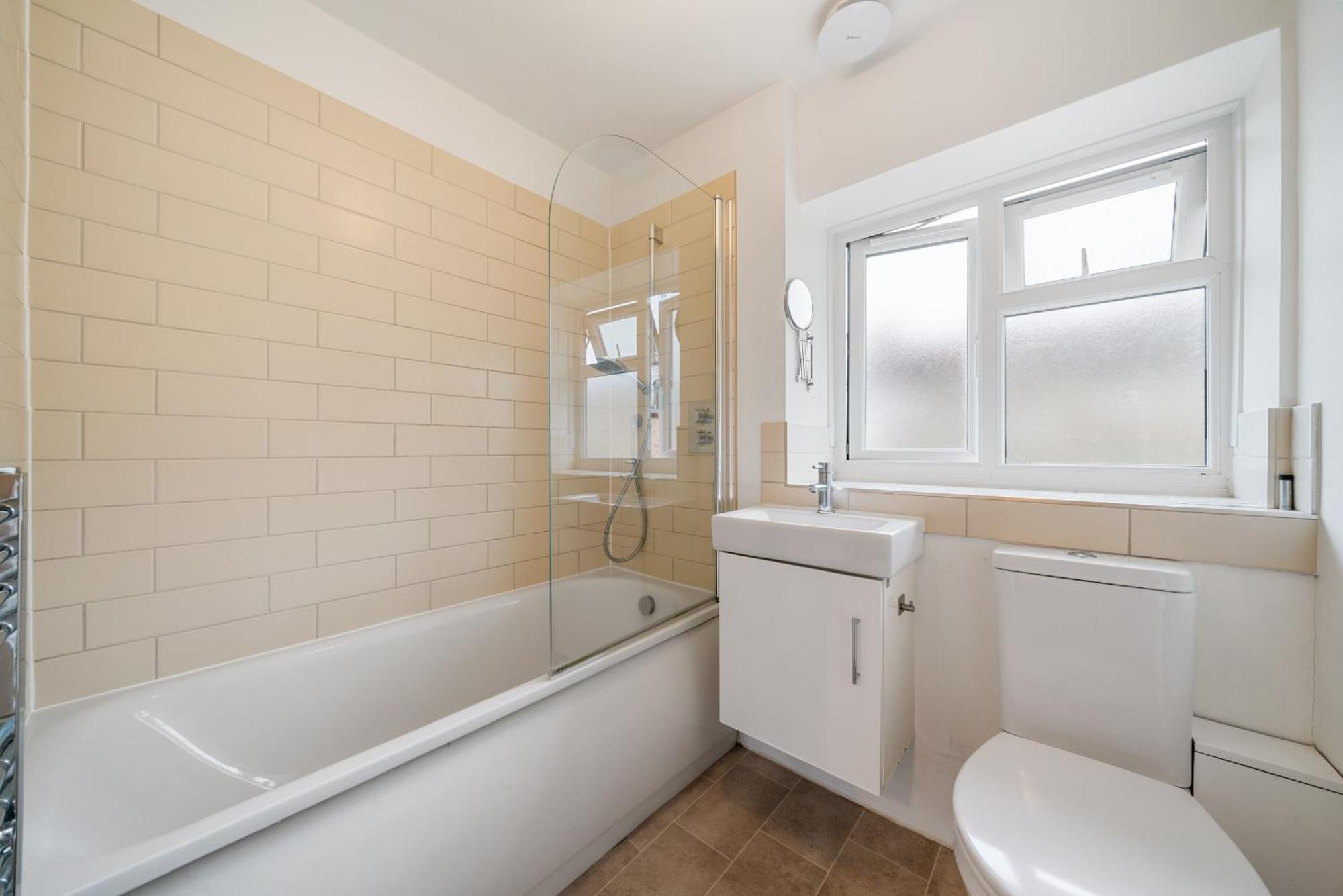 Bright & Cosy Gem ~ Battersea Park View ~ King Bed Apartment Лондон Екстериор снимка