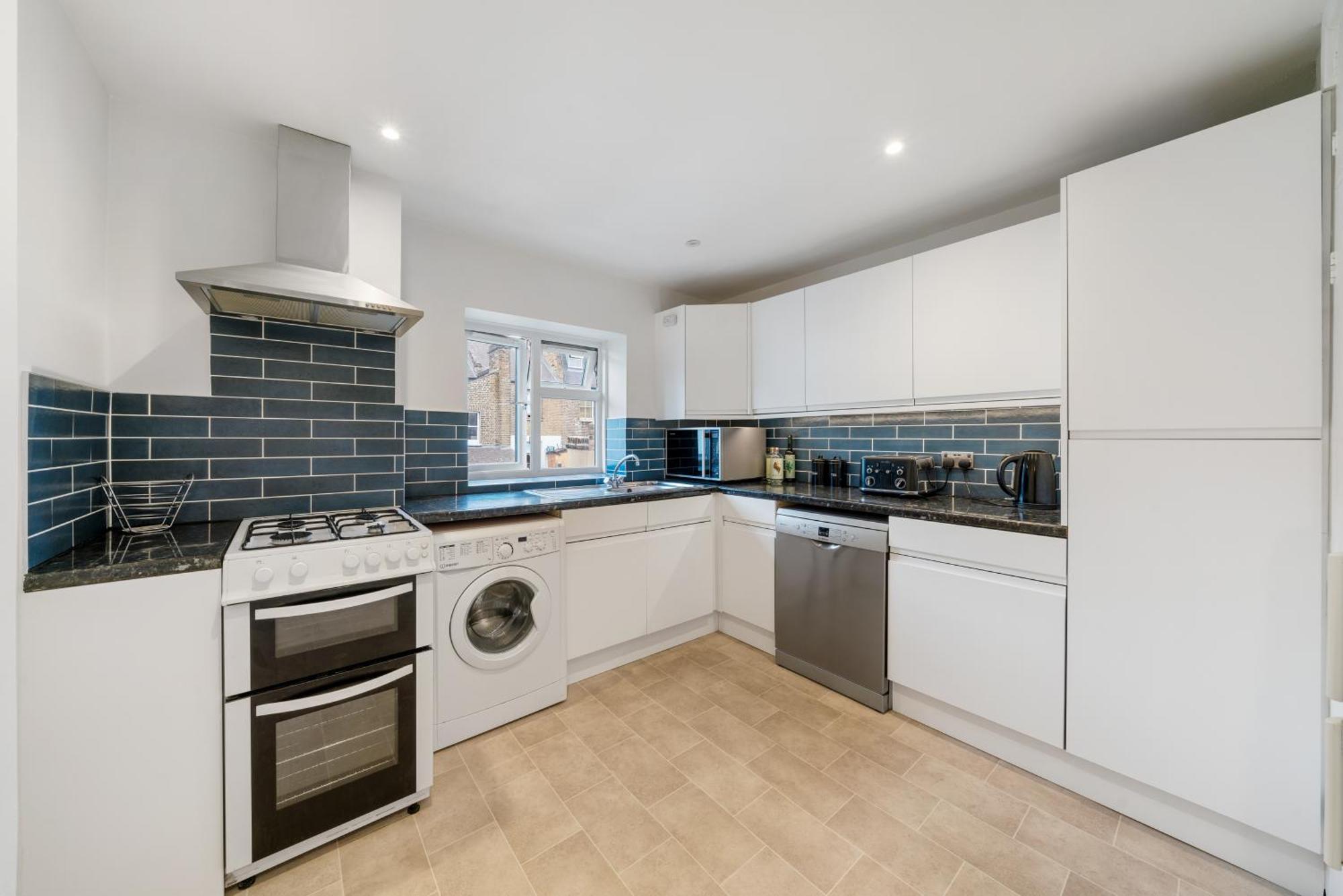 Bright & Cosy Gem ~ Battersea Park View ~ King Bed Apartment Лондон Екстериор снимка