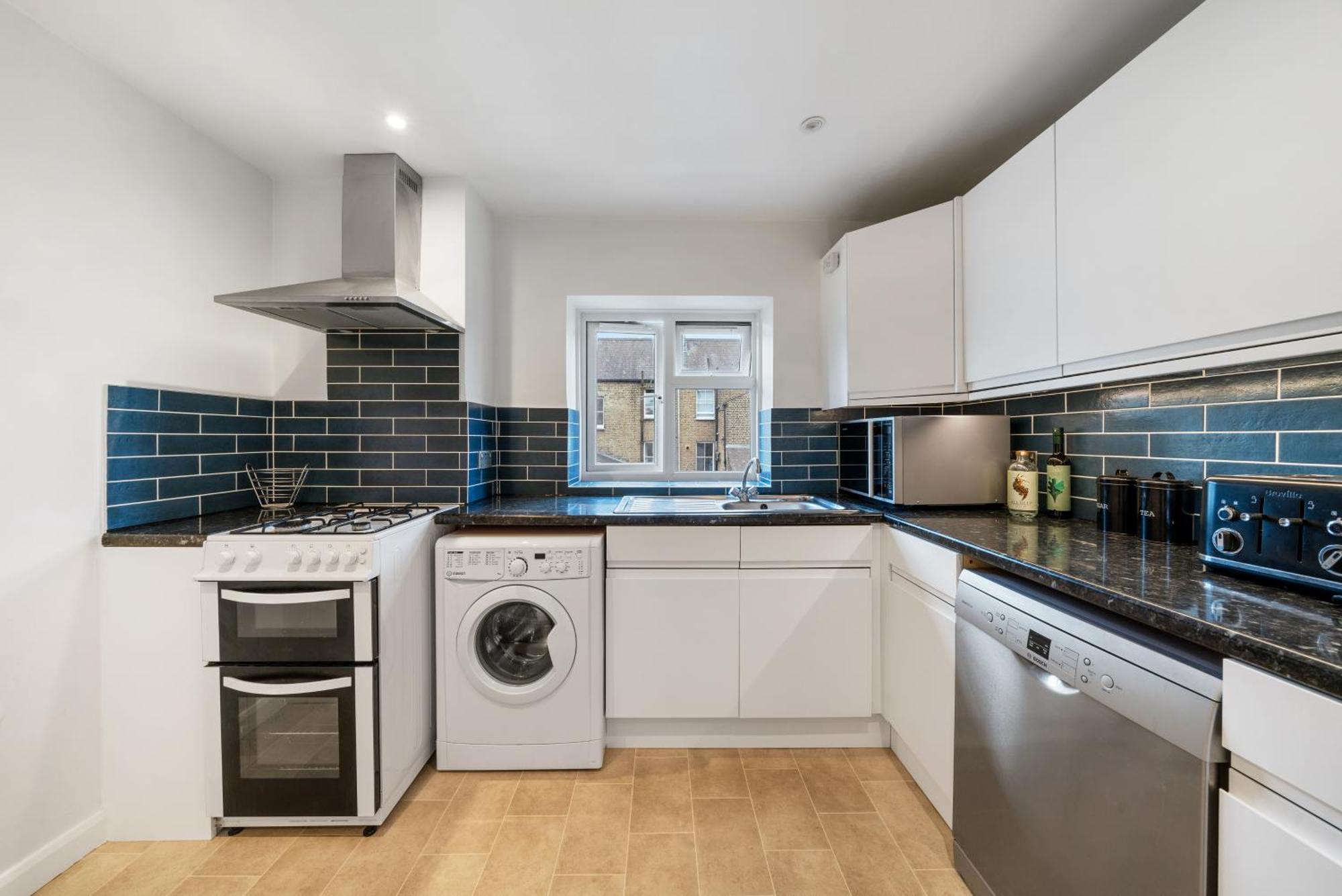 Bright & Cosy Gem ~ Battersea Park View ~ King Bed Apartment Лондон Екстериор снимка