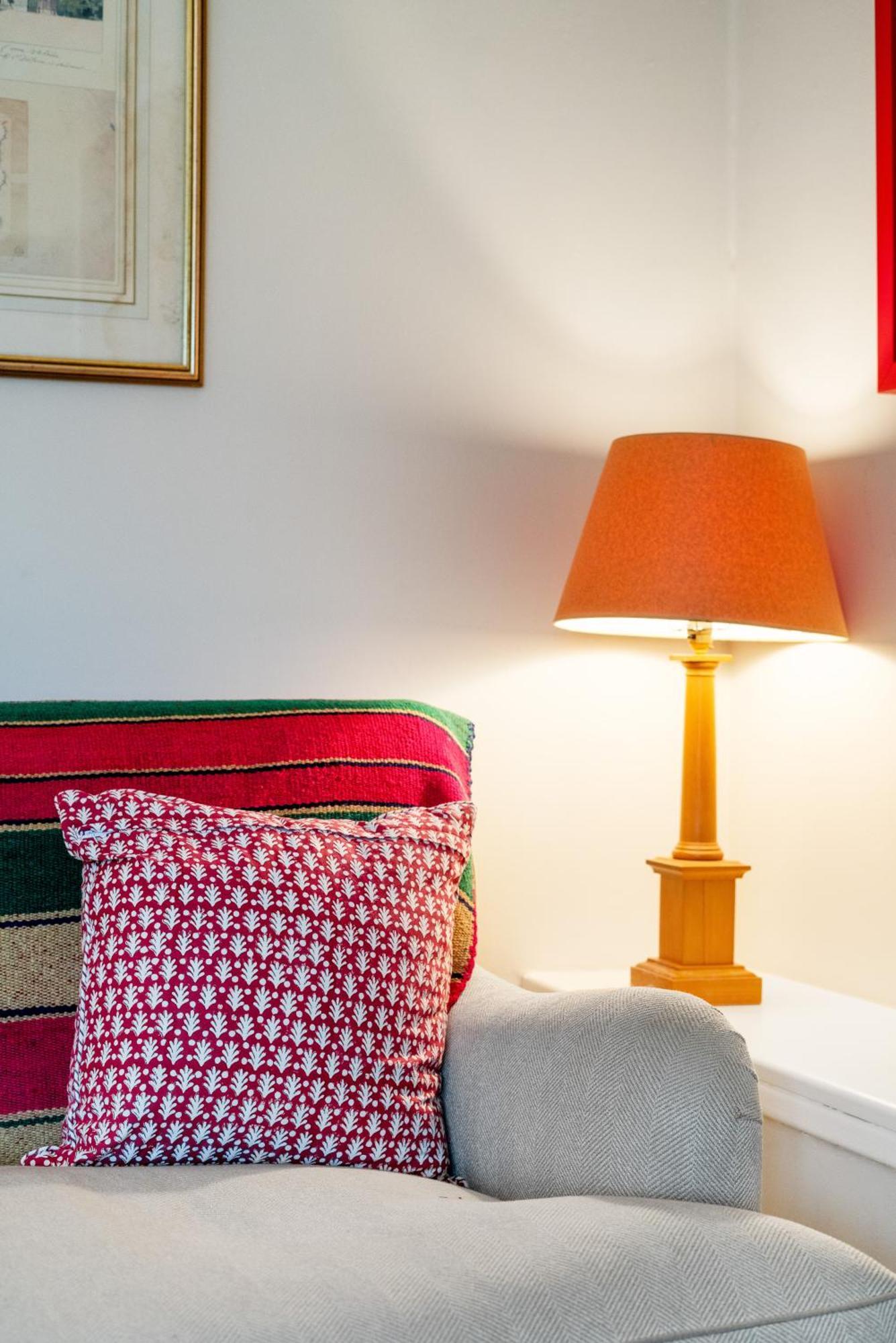 Bright & Cosy Gem ~ Battersea Park View ~ King Bed Apartment Лондон Екстериор снимка